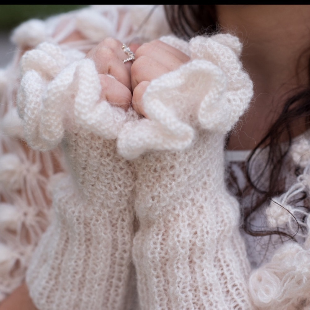 Ivory Bridal Shaw Wrap and Fingerless Gloves Set - Picture 6 of 7